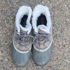 Sorel "Out N About Plus" Gray and WhiteSnow/Rain Ankle Booties